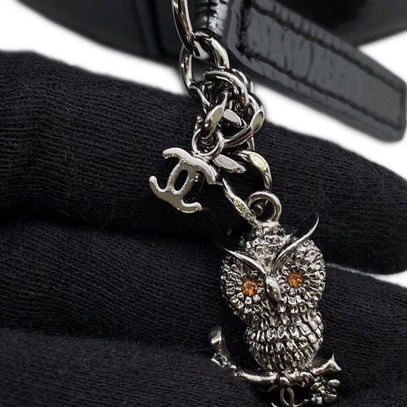 CHANEL Double Chain Round Shoulder Bag Patent Leather Black - Picture 10 of 15